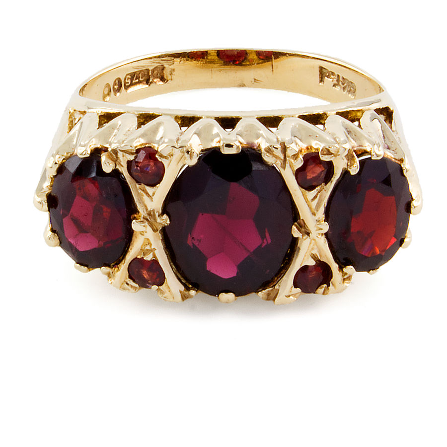 9ct gold Garnet 3 stone Ring size L